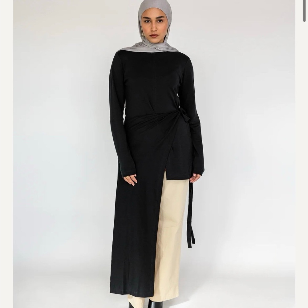 NEW! VELA SCARVES Apparel- Black High Low Top- XL
